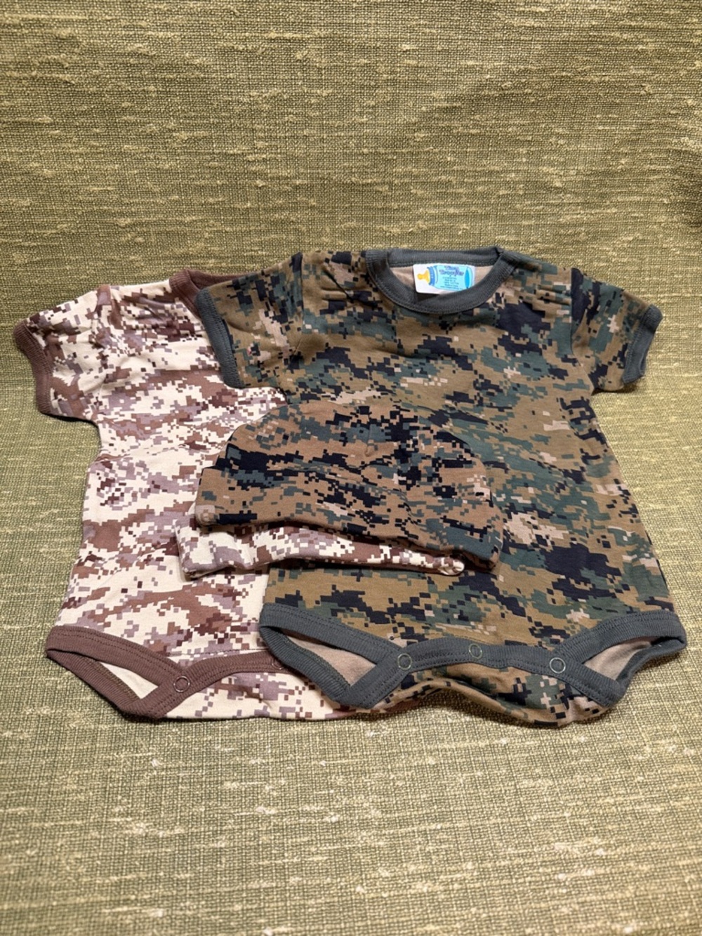 Tiny Trooper Kids Camo Short-Sleeve Bodysuit - Green/Brown & Matching Hat